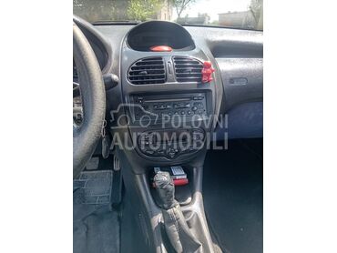 Peugeot 206, 1.300 €, 2004. Kupe, Benzin | 950 cm3, 152.000 km, 55kW (75 KS), Manuelni 5 brzina, 2/3 vrata, 5 sedišta, Veliki Crljeni