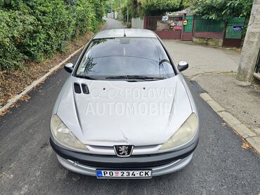 Peugeot 206, 1.300 €, 2001. Hečbek, Benzin | 1360 cm3, 300.000 km, 55kW (75 KS), Manuelni 5 brzina, 2/3 vrata, 5 sedišta, Požarevac