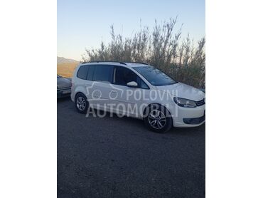 Volkswagen Touran 1.6TDI, 7.000 €, 2012. Monovolumen (MiniVan), Dizel | 1598 cm3, 226.000 km, 77kW (105 KS), Automatski / poluautomatski, 4/5 vrata, 7 sedišta, Beograd