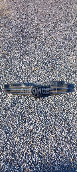 maska golf 5 crna za Volkswagen Golf 5 od 2003. do 2008. god.