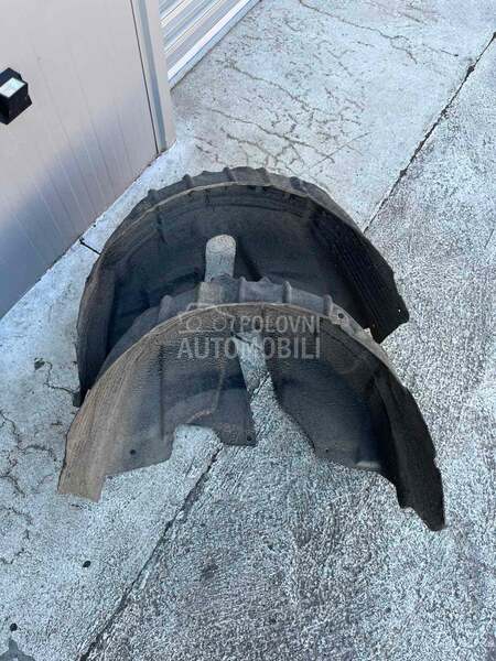 Zadnje desno podkrilo za Audi A3