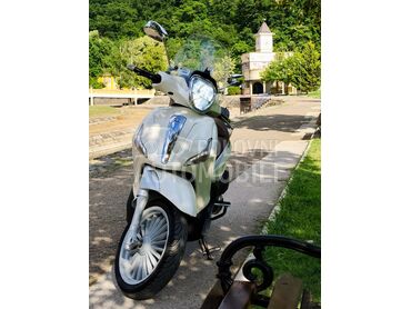 Piaggio Beverly 300ie, 2.850 €, 2010. , 278 cm3, 29.000 km, 17kW (23 KS), Scooter, Vranje