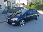 Opel Astra J 1.4i ESSENTIA CH