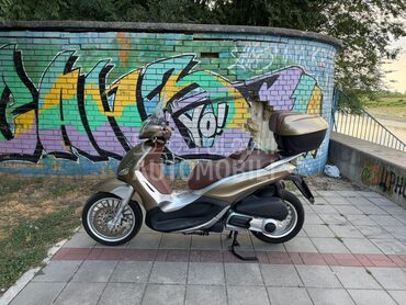 Piaggio Beverly, 3.399 €, 2011. , 278 cm3, 9.598 km, 16kW (22 KS), Scooter, Novi Sad
