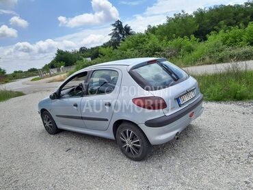 Peugeot 206 (može zamena), 790 €, 2001. Hečbek, Benzin | 1100 cm3, 1.111 km, 44kW (60 KS), Manuelni 5 brzina, 4/5 vrata, 5 sedišta, Obrenovac