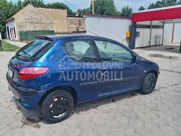 Peugeot 206, 850 €, 2001. Hečbek, Benzin | 1360 cm3, 100.000 km, 55kW (75 KS), Manuelni 5 brzina, 2/3 vrata, 5 sedišta, Zmajevo