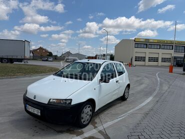 Fiat Punto, 700 €, 2002. Hečbek, Benzin | 1242 cm3, 225.883 km, 44kW (60 KS), Manuelni 5 brzina, 2/3 vrata, 5 sedišta, Surčin