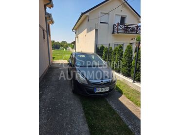 Opel Corsa D, 3.750 €, 2011. Limuzina, Dizel | 1248 cm3, 211.000 km, 70kW (95 KS), Manuelni 5 brzina, 4/5 vrata, 5 sedišta, Zemun