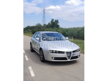 Alfa Romeo 159 Jtd (može zamena), 2.900 €, 2007. Karavan, Dizel | 1900 cm3, 271.356 km, 110kW (150 KS), Manuelni 6 brzina, 4/5 vrata, 5 sedišta, Novi Sad