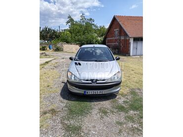 Peugeot 206 1.1, 950 €, 2002. Hečbek, Benzin | 1124 cm3, 204.000 km, 44kW (60 KS), Manuelni 5 brzina, 2/3 vrata, 5 sedišta, Merošina