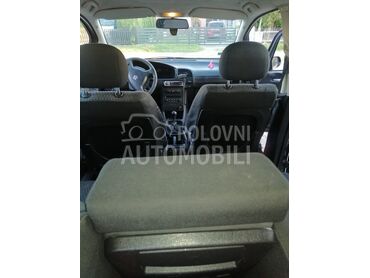 Opel Zafira 2.0, 1.700 €, 2004. Monovolumen (MiniVan), Dizel | 2000 cm3, 380.000 km, 74kW (101 KS), Manuelni 5 brzina, 4/5 vrata, 7 sedišta, Loznica