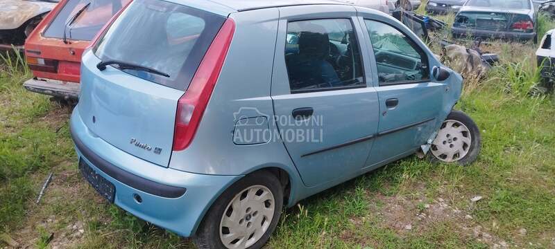 Fiat Punto 2002 - kompletan auto u delovima