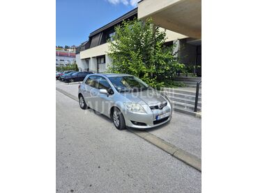 Toyota Auris Kupljen nov u Srbiji, 3.300 €, 2009. Hečbek, Dizel | 1980 cm3, 370.000 km, 93kW (126 KS), Manuelni 6 brzina, 4/5 vrata, 4 sedišta, Užice