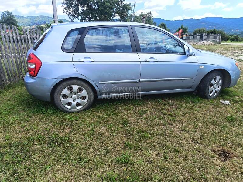 Kia Cerato 2005 - kompletan auto u delovima