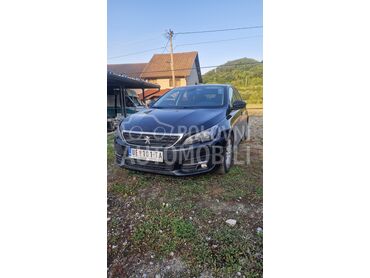 Peugeot 308 1.2 THP, 4.200 €, 2018. Hečbek, Benzin | 1199 cm3, 222.677 km, 96kW (131 KS), Manuelni 6 brzina, 4/5 vrata, 5 sedišta, Latvica