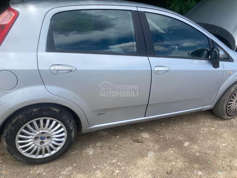 Vrata kod boje 589A za Fiat Grande Punto od 2005. do 2013. god.