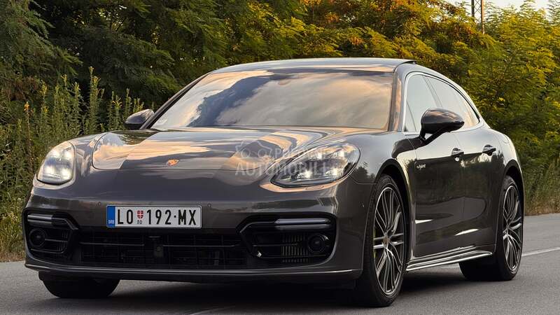 Porsche Panamera 2xPANO/GTS