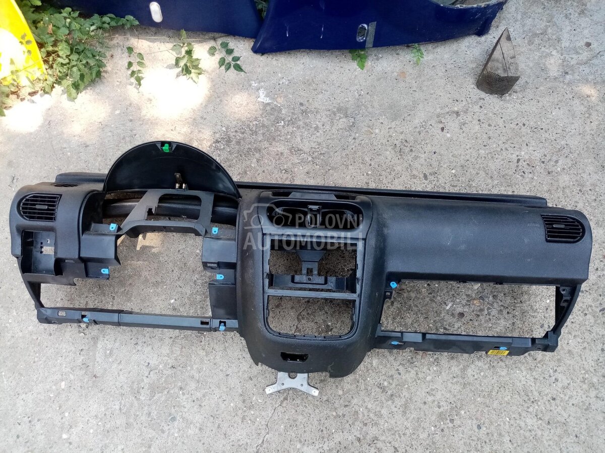 instrument tabla za Opel Corsa C od 2000. do 2006. god.
