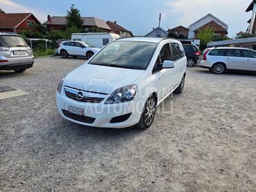 Opel Zafira, 4.300 €, 2014. Monovolumen (MiniVan), Dizel | 1686 cm3, 165.224 km, 81kW (110 KS), Manuelni 6 brzina, 4/5 vrata, 7 sedišta, Leskovac