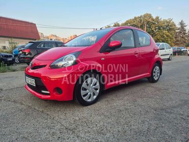 Toyota Aygo, 3.699 €, 2013. Hečbek, Benzin | 998 cm3, 164.000 km, 50kW (68 KS), Manuelni 5 brzina, 4/5 vrata, 4 sedišta, Beograd