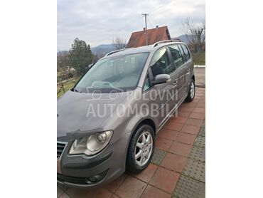 Volkswagen Touran, 4.650 €, 2008. Monovolumen (MiniVan), Dizel | 1896 cm3, 332.114 km, 77kW (105 KS), Manuelni 6 brzina, 4/5 vrata, 5 sedišta, Loznica