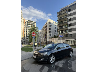 Opel Astra J ECOFLEX 1.7, 5.700 €, 2011. Hečbek, Dizel | 1686 cm3, 231.966 km, 96kW (131 KS), Manuelni 6 brzina, 4/5 vrata, 5 sedišta, Beograd