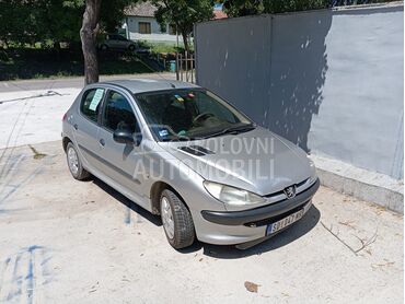 Peugeot 206 2.0 hdi    reg., 1.050 €, 2000. Hečbek, Dizel | 1998 cm3, 300.000 km, 66kW (90 KS), Manuelni 5 brzina, 4/5 vrata, 5 sedišta, Smederevo
