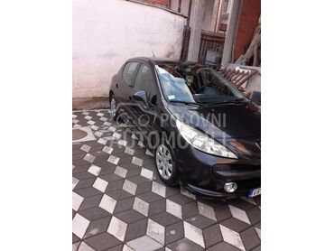 Peugeot 207, 1.500 €, 2008. Hečbek, Benzin | 1397 cm3, 199.000 km, 70kW (95 KS), Manuelni 5 brzina, 4/5 vrata, 5 sedišta, Vranje