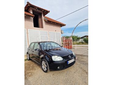 Volkswagen Golf 5, 3.900 €, 2006. Hečbek, Benzin | 1390 cm3, 320.579 km, 55kW (75 KS), Manuelni 5 brzina, 4/5 vrata, 5 sedišta, Koceljeva