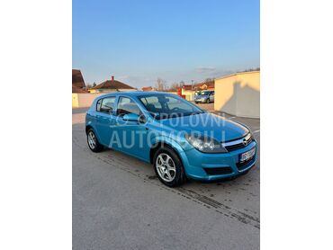 Opel Astra H (može zamena), 1.900 €, 2005. Limuzina, Dizel | 1698 cm3, 261.000 km, 74kW (101 KS), Manuelni 5 brzina, 4/5 vrata, 5 sedišta, Lazarevac