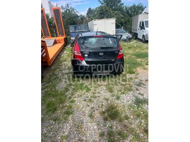 Hyundai i30, 850 €, 2010. Hečbek, Benzin | 1396 cm3, 250.000 km, 80kW (109 KS), Manuelni 5 brzina, 4/5 vrata, 5 sedišta, Novi Sad