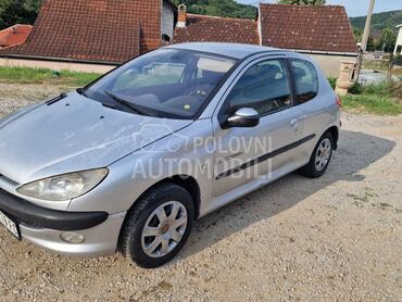 Peugeot 206, 950 €, 2002. Hečbek, Benzin | 1587 cm3, 214.562 km, 80kW (109 KS), Manuelni 5 brzina, 2/3 vrata, 5 sedišta, Valjevo
