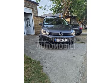 Volkswagen Touran tsi blumotion, 8.400 €, 2011. Monovolumen (MiniVan), Benzin | 1197 cm3, 165.000 km, 77kW (105 KS), Manuelni 6 brzina, 4/5 vrata, 5 sedišta, Subotica