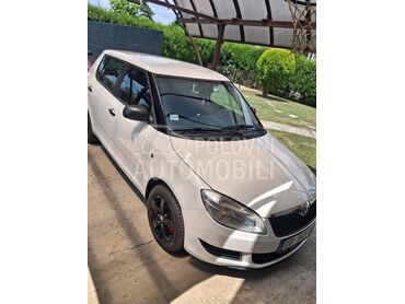 Škoda Fabia, 3.990 €, 2012. Hečbek, Benzin + Gas (TNG) | 1198 cm3, 216.104 km, 44kW (60 KS), Manuelni 5 brzina, 4/5 vrata, 5 sedišta, Ub
