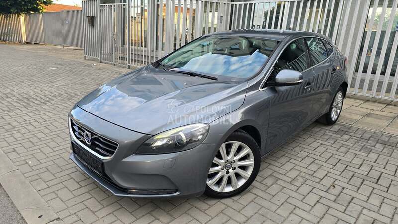 Volvo V40 1.6 D2 МОМЕНТУМ
