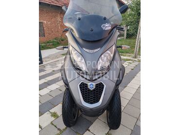 Piaggio MP3, 3.700 €, 2016. , 300 cm3, 28 km, 16kW (22 KS), Scooter, Jagodina
