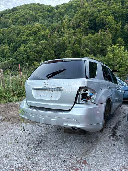 Zadnji branik AMG za Mercedes Benz ML Klasa, ML 230, ML 250 ... od 2006. do 2012. god.