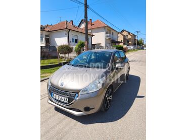 Peugeot 208 1.2 VTI, 5.500 €, 2013. Hečbek, Benzin | 1199 cm3, 155.560 km, 60kW (82 KS), Manuelni 5 brzina, 4/5 vrata, 5 sedišta, Kragujevac