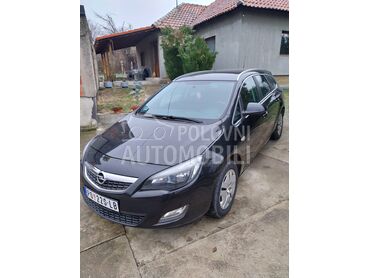 Opel Astra J, 5.600 €, 2012. Karavan, Benzin | 1364 cm3, 156.000 km, 88kW (120 KS), Manuelni 6 brzina, 4/5 vrata, 5 sedišta, Požarevac