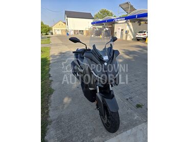 Yamaha XMAX 400 (može zamena), 5.200 €, 2020. , 398 cm3, 19.200 km, 26kW (35 KS), Scooter, Zrenjanin