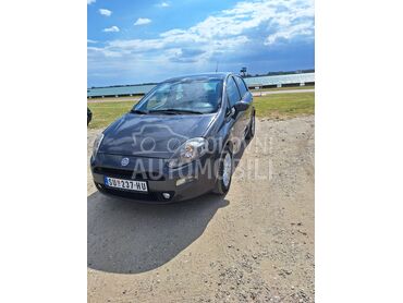 Fiat Grande Punto 1.3 mjet., 3.600 €, 2012. Hečbek, Dizel | 1248 cm3, 245.000 km, 63kW (86 KS), Manuelni 5 brzina, 4/5 vrata, 5 sedišta, Subotica