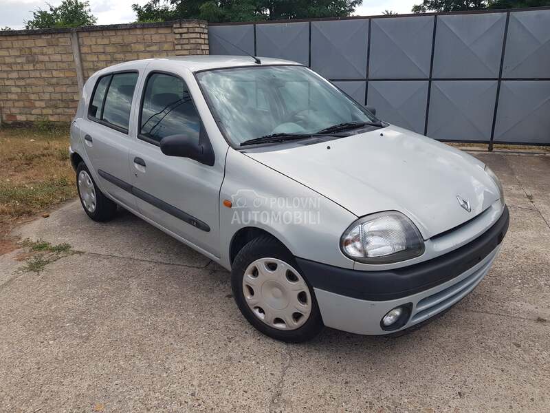 Renault Clio 2001 12 I - kompletan auto u delovima