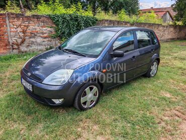 Ford Fiesta, 1.350 €, 2003. Hečbek, Benzin | 1388 cm3, 320.000 km, 59kW (80 KS), Manuelni 5 brzina, 4/5 vrata, 5 sedišta, Novi Bečej