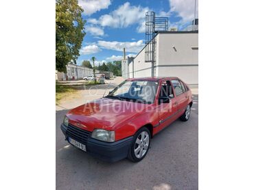Opel Kadett (može zamena), 700 €, 1988. Hečbek, Benzin | 1300 cm3, 211.333 km, 44kW (60 KS), Manuelni 5 brzina, 4/5 vrata, 5 sedišta, Pirot