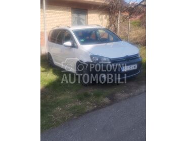 Volkswagen Touran 1.4tsi (može zamena), 5.400 €, 2013. Monovolumen (MiniVan), Benzin + Metan (CNG) | 1368 cm3, 225.000 km, 110kW (150 KS), Manuelni 6 brzina, 4/5 vrata, 5 sedišta, Požarevac