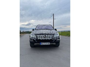 Mercedes Benz ML 350 (može zamena), 13.900 €, 2010. Džip/SUV, Dizel | 2987 cm3, 298.000 km, 165kW (224 KS), Automatski / poluautomatski, 4/5 vrata, 5 sedišta, Novi Sad