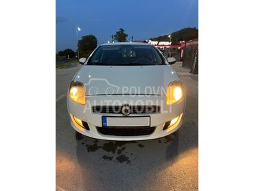 Fiat Bravo 1.6 mJet, 2.850 €, 2008. Hečbek, Dizel | 1598 cm3, 327.500 km, 88kW (120 KS), Manuelni 6 brzina, 4/5 vrata, 5 sedišta, Novi Sad