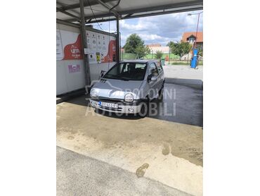 Renault Twingo, 950 €, 2003. Hečbek, Benzin | 1149 cm3, 176.370 km, 43kW (58 KS), Manuelni 5 brzina, 2/3 vrata, 4 sedišta, Zrenjanin