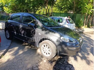 Fiat EVO, 3.000 €, 2010. Limuzina, Benzin + Gas (TNG) | 1400 cm3, 184.500 km, 57kW (77 KS), Manuelni 5 brzina, 4/5 vrata, 5 sedišta, Braće Jerković