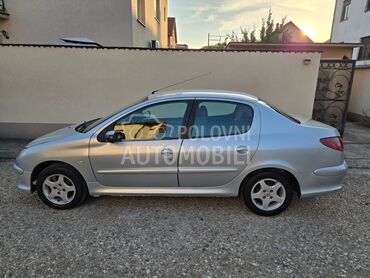 Peugeot 206 Povooljno, 2.100 €, 2008. Hečbek, Benzin | 1380 cm3, 205.000 km, 55kW (75 KS), Manuelni 5 brzina, 4/5 vrata, 5 sedišta, Zaječar